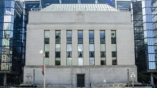 Plan rapproché de l’immeuble de la Banque du Canada.