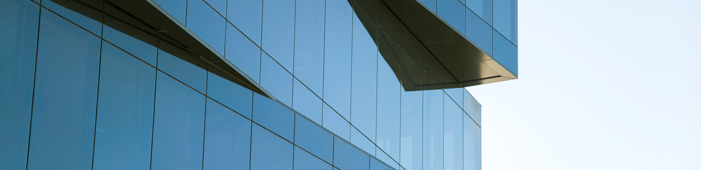 Mur de verre d’un bâtiment extérieur.